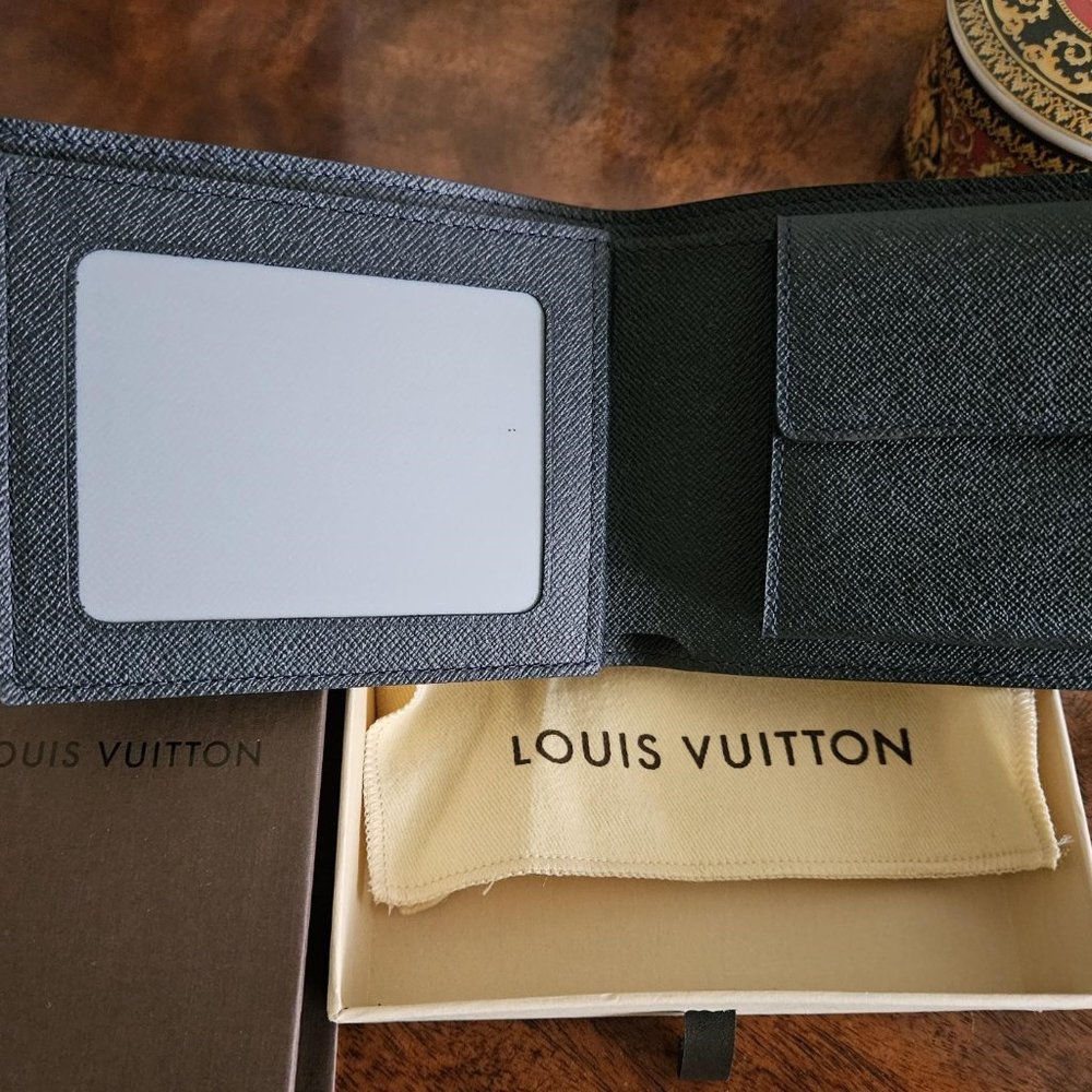 Brand New Louis Vuitton Wallet Unisex
